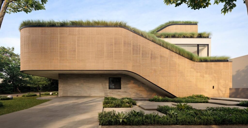Indonesia: Residencia Split Mass - K-Thengono Design Studio
