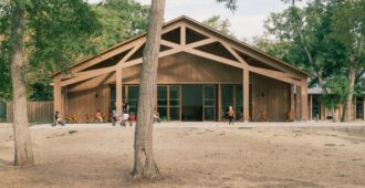 Francia: Centro de Ocio Bois de Cergy - PLURIEL[LES] ARCHITECTES