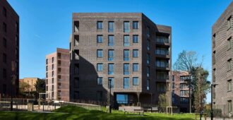 RIBA Stirling Prize 2026: Lion Green Road - Mary Duggan Architects y RUFFARCHITECTS